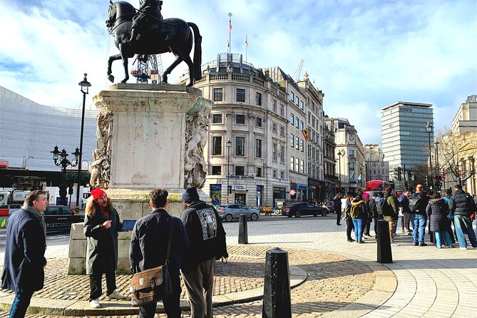 London Espionage, James Bond and Spies Walking Tour - County Hall and Westminster Bridge: Bond arrives by car and helicopter
