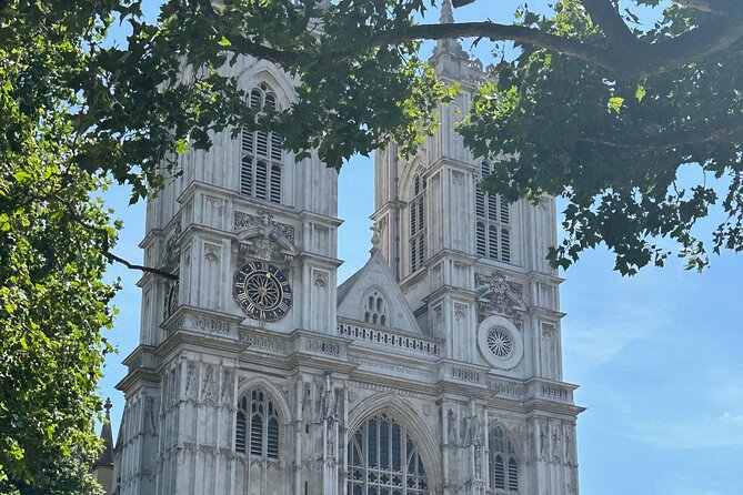 London Essential 2 hour introductory Walking Tour With a Londoner - Trafalgar Square and the vanished Whitehall Palace