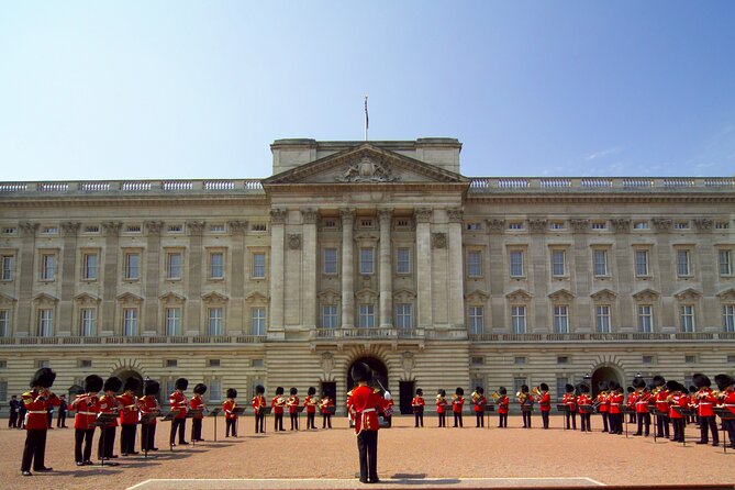 London Essential 2 hour introductory Walking Tour With a Londoner - Green Park and the approach to Buckingham Palace