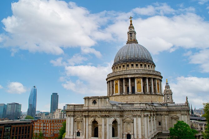 London Fully Tailored Private Tour: Half-Day with Local Guide - Trafalgar Square connects monuments, art, and city life