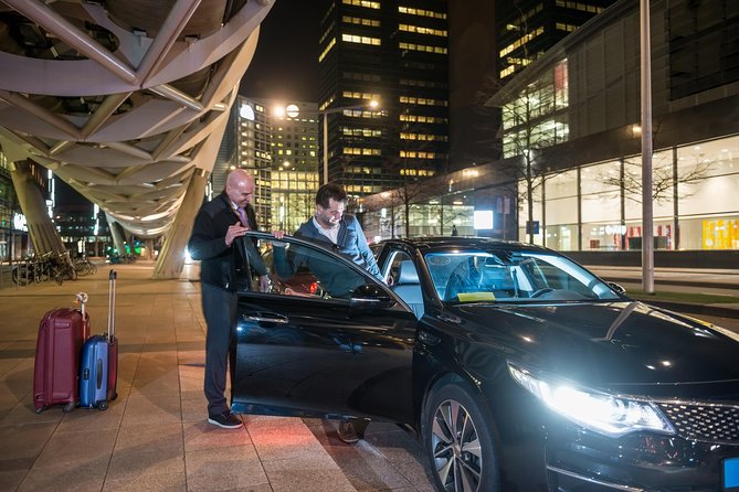 London Gatwick Airport Arrival Transfer (Airport to London Hotel) - The arrivals-hall meeting point