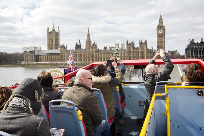 London: Harry Potter Walk, Hop-on Hop-off Bus Tour and Cruise - Meeting the guide beside the Fourth Plinth
