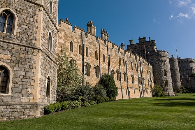 London & Heathrow to Southampton cruise terminals via Windsor Castle - Entering Windsor Castle