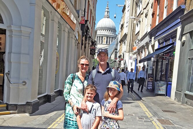London Highlights Family-Friendly Walking Tour with Top Guide - Westminster Abbey: a powerful first stop from outside