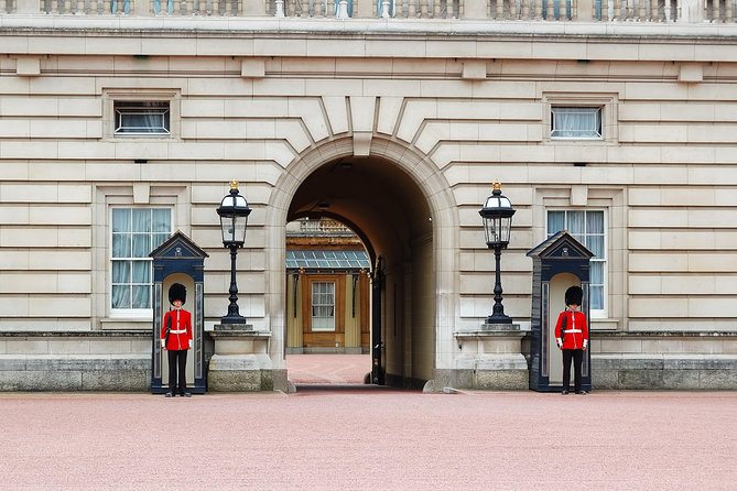 London In One Day Private Car Tour - The vehicle, guide, and group setup