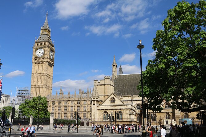 London Landmark Sightseeing Tour - Horse Guards and Trafalgar Square
