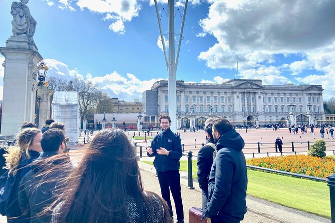 London: Landmarks Walking Tour - Starting at Trafalgar Square