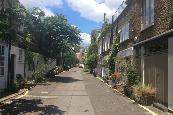 London Literary Private Walking Tour Of Bloomsbury - Tavistock Square’s peace garden