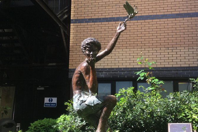 London Literary Private Walking Tour Of Bloomsbury - Coram’s Fields and the charitable side of Bloomsbury
