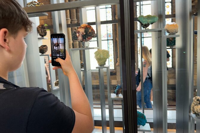 London Natural History Museum with Dinosaurs Gallery Private Tour for Kids - Why this museum works so well for children
