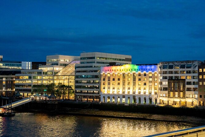 London Night Tour See the City Lights - Piccadilly Circus and the entertainment district