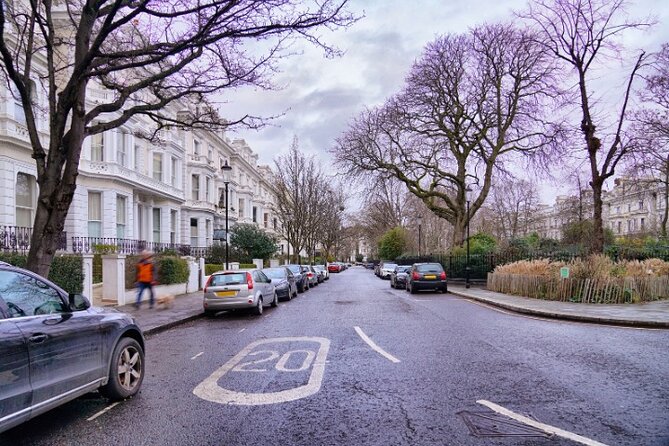 London: Notting Hill Self-Guided Walking Tour with an APP - Taking Your Time at Portobello Road Market