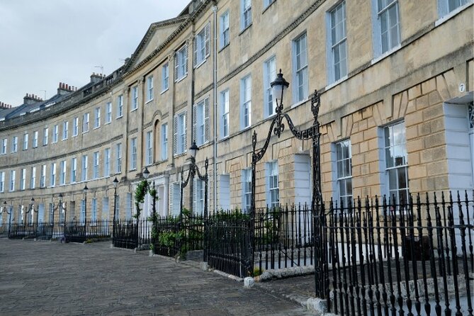 London: Notting Hill Self-Guided Walking Tour with an APP - Finishing at Lansdowne Crescent