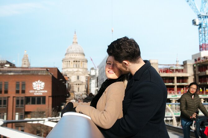 London: Photoshoot at St.Pauls Cathedral & Millennium Bridge - St. Paul’s Cathedral: a classic London portrait setting