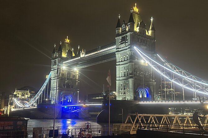 London Private Black Cab Night Tour with Hotel Pick Up - Why a black cab works well after dark