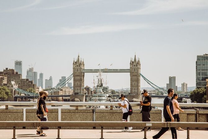 London Private Layover Tour with a Local Guide: Tailored to Your Interests - Fish and chips at Poppies