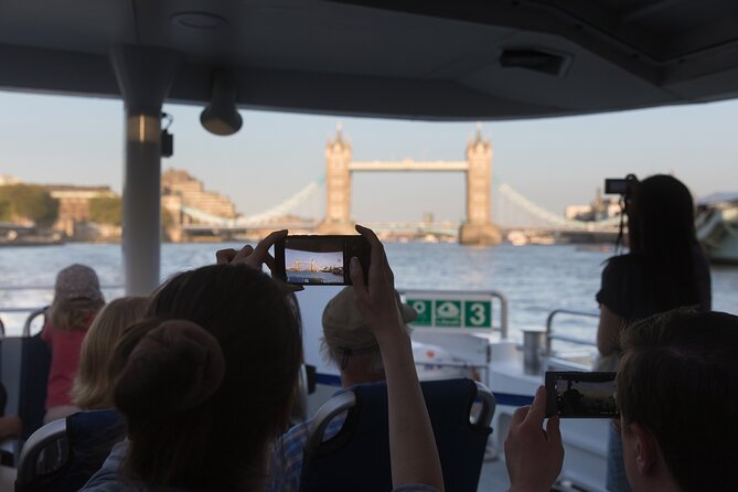 London Roundtrip Thames Cruise Uber Boat by Thames Clippers - Using the River Guide instead of a live guide