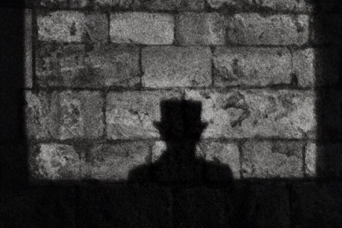 London's Ghosts & Gruesome Past Nighttime Walking Tour - Cloth Fair, where a drink came before the gallows