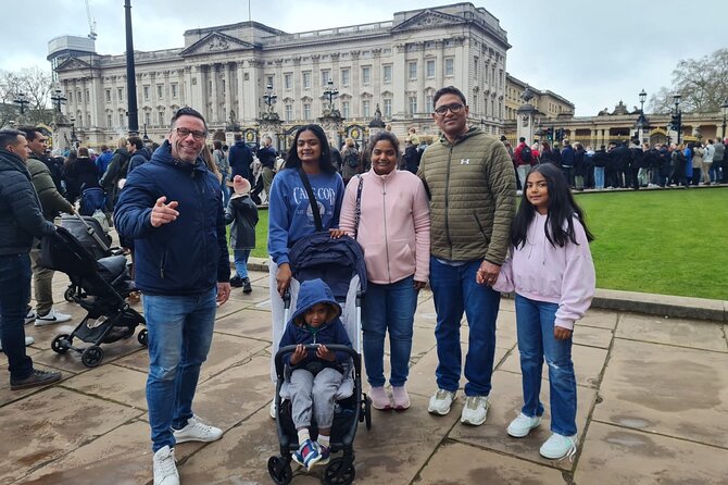 London Sightseeing Private Black Cab Tour with Hotel Pick Up - Downing Street and the center of British power