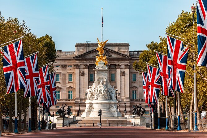 London sightseeing tour with a chauffeur driver - The Tower of London and Tower Bridge