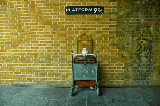 London The Best of Harry Potter Guided Tour (Free for Kids) - Starting at King’s Cross and Platform 9 ¾