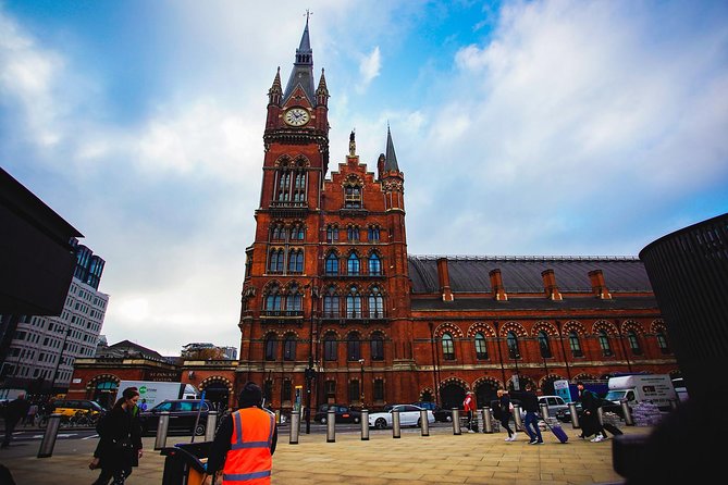 London The Best of Harry Potter Guided Tour (Free for Kids) - Leicester Square, movie premieres, and the Harry Potter statue
