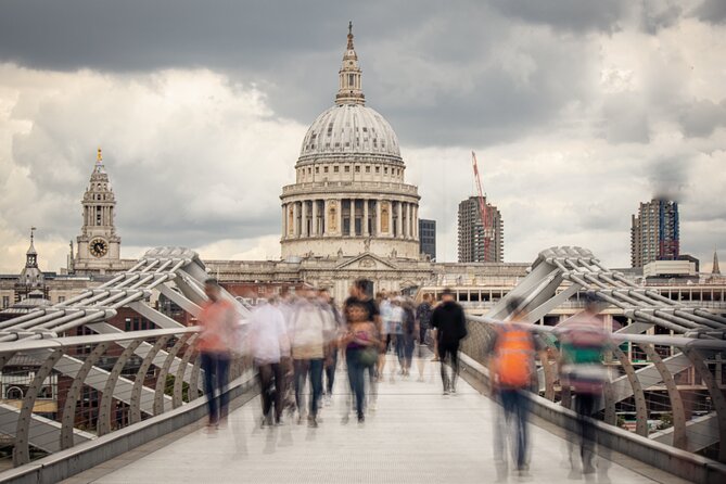 London through the lens: Iconic photo spots, hidden gems & food. - Key points at a glance