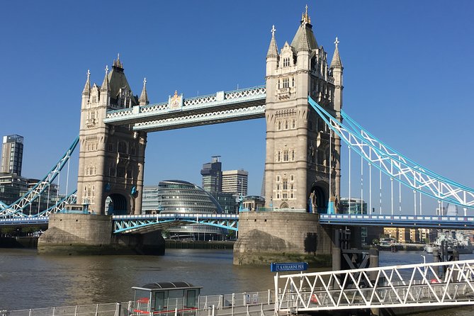 London to Southampton Private Transfer - The vehicle, WiFi, and family-friendly details