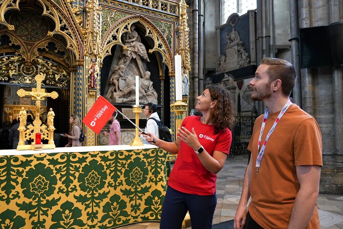 London Tour: Changing of the Guard, Westminster Abbey & Tower - Lunch and the tour’s midday reset