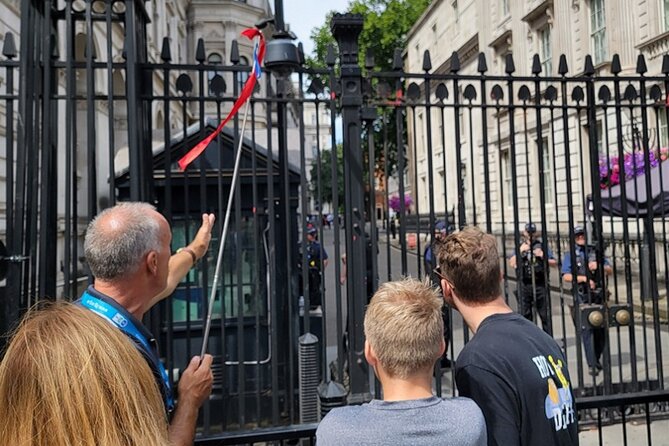 London Tour: Changing of the Guard, Westminster Abbey & Tower - A Thames cruise from Embankment to Tower Bridge