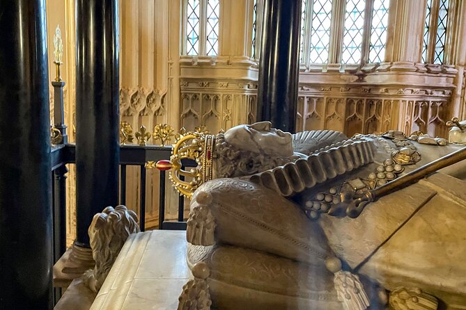 London Tour: Changing of the Guard, Westminster Abbey & Tower - The Tower of London and its darker stories