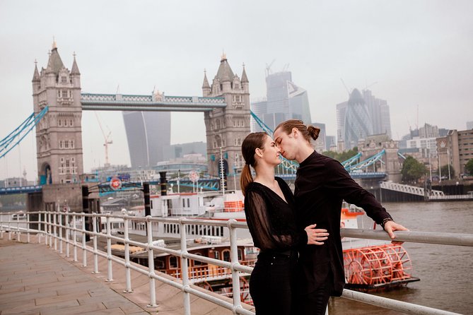 London Tower Bridge PRIVATE professional photoshoot - 120min - Tower Bridge provides the star backdrop