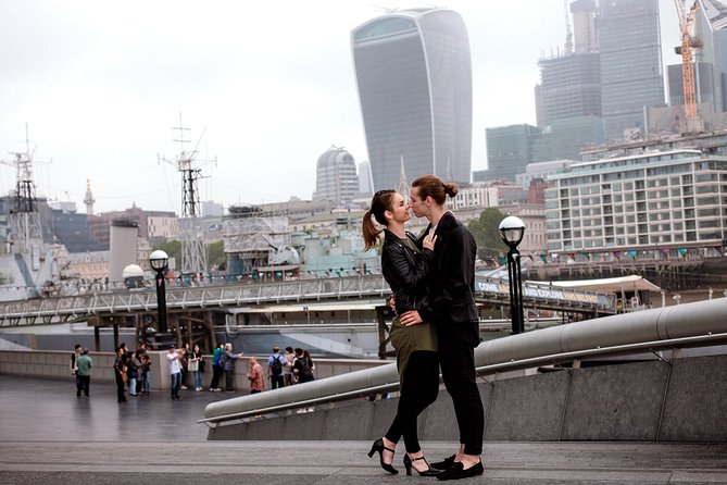 London Tower Bridge PRIVATE professional photoshoot - 120min - How the posing guidance helps