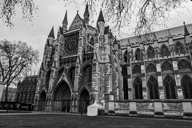 LONDON Westminster Private Walking Tour fully flexible - Buckingham Palace, Queen Victoria, and royal stories