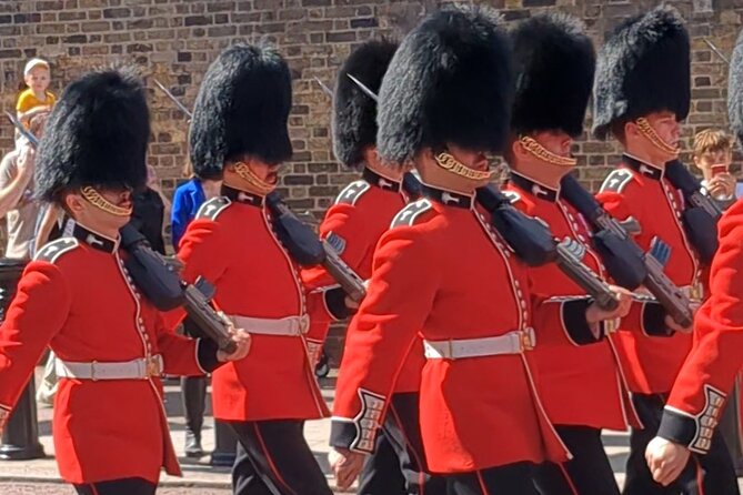 LONDON Westminster Private Walking Tour fully flexible - St James’s Palace and the changing of the Guard