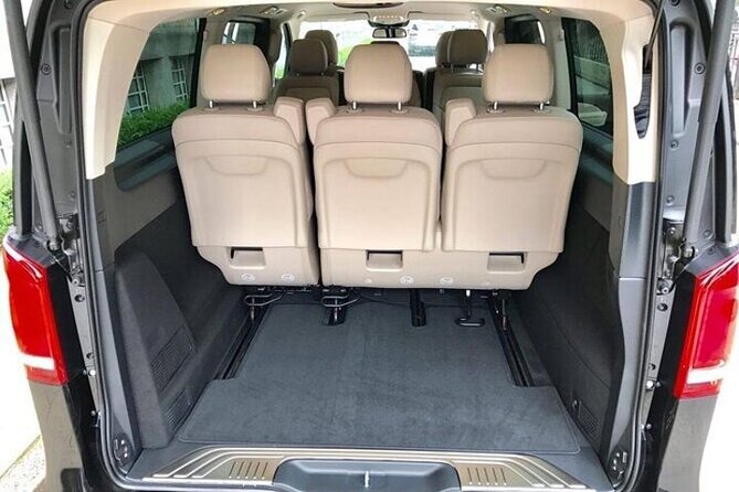 Luton Airport To Oxford Private Transfer - From Luton Airport to Oxford in one ride
