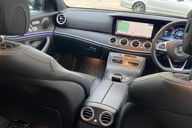 Luton Airport To Oxford Private Transfer - Choosing between the three-seat and seven-seat vehicles