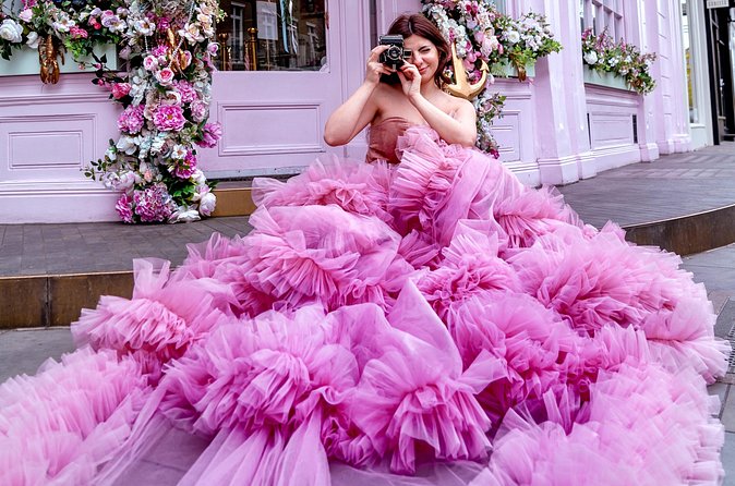 Luxury Pinky Dress Photoshoot in London Photographer - Why the private format matters