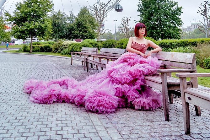Luxury Pinky Dress Photoshoot in London Photographer - Meeting at Tower Hill and choosing your setting