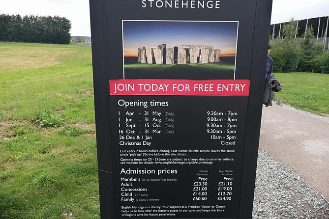 Luxury Private Vehicle Day Hire from & to London via Stonehenge Lacock and Bath - A slower stop in Lacock