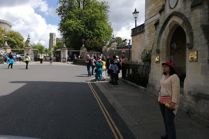 Luxury Private Vehicle Day Hire:London to London Stopover Windsor and its Castle - Self-guided sightseeing, with freedom and limits