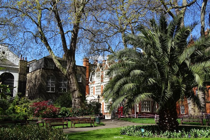 Mayfair, London's famous aristocratic village - Exclusive, Private Walking Tour - Burlington House and the Royal Academy of Arts