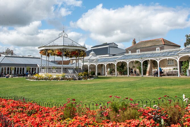 Mindful Photo Walk at Princess Pavilion & Gyllyngdune Gardens - Key points to know before booking