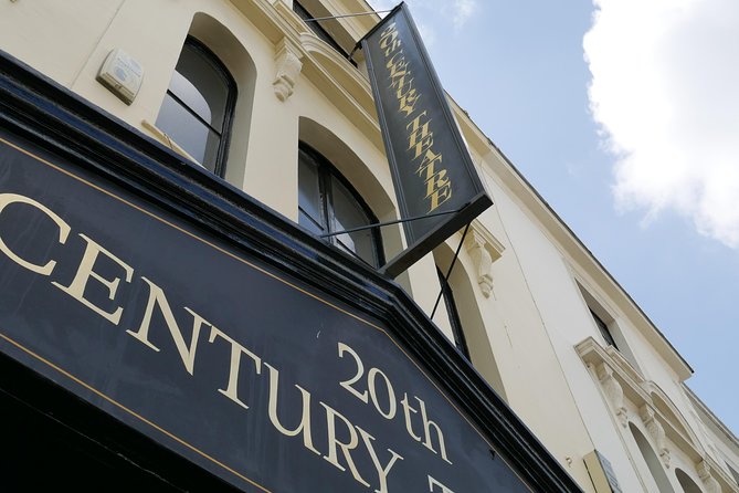 Notting Hill Walking Tour for Small Groups - Portobello Road Market for 30 minutes