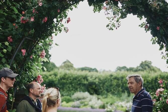 Notting Hill Walking Tour with Cream Tea - Group size and guide quality