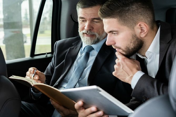 Nottinghamshire to London Heathrow Airport (LHR) Luxury Transfers - Who should book this transfer?