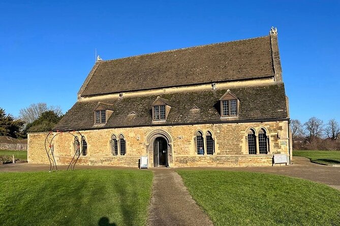 Oakham Private Historical Pub Walking Tour - Market Place, Buttermarket, and stocks