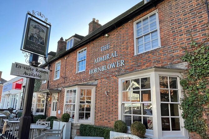 Oakham Private Historical Pub Walking Tour - The Elizabeth II statue and its corgis