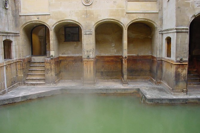 One Way or Round Trip Private Transfer: Heathrow Airport to Bath - The drive from Heathrow to Bath