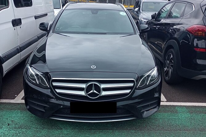 One Way Taxi Transfer from Heathrow Airport to Gatwick Airport - Communication that reduces airport stress